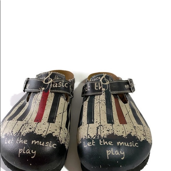 🆕NWOT...CALCEO Red/Blk/Wht Piano Pattern Clogs - Picture 11 of 16